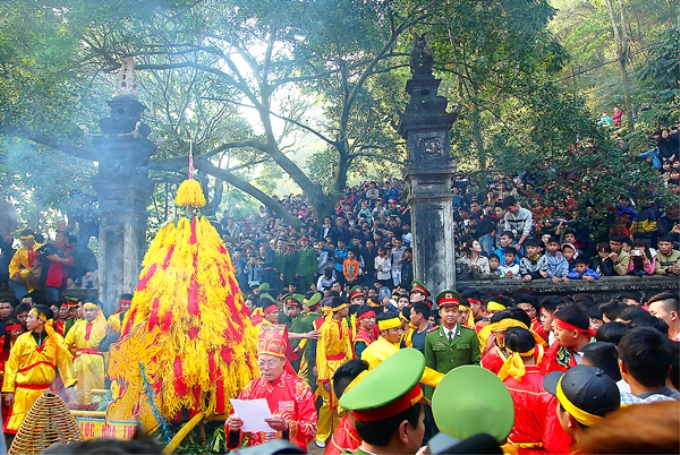 Quang cảnh lễ hội đền Gióng (Sóc Sơn, Hà Nội)